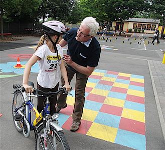 Radclub Michelin trainiert 76 Grundschüler in Verkehrssicherheit